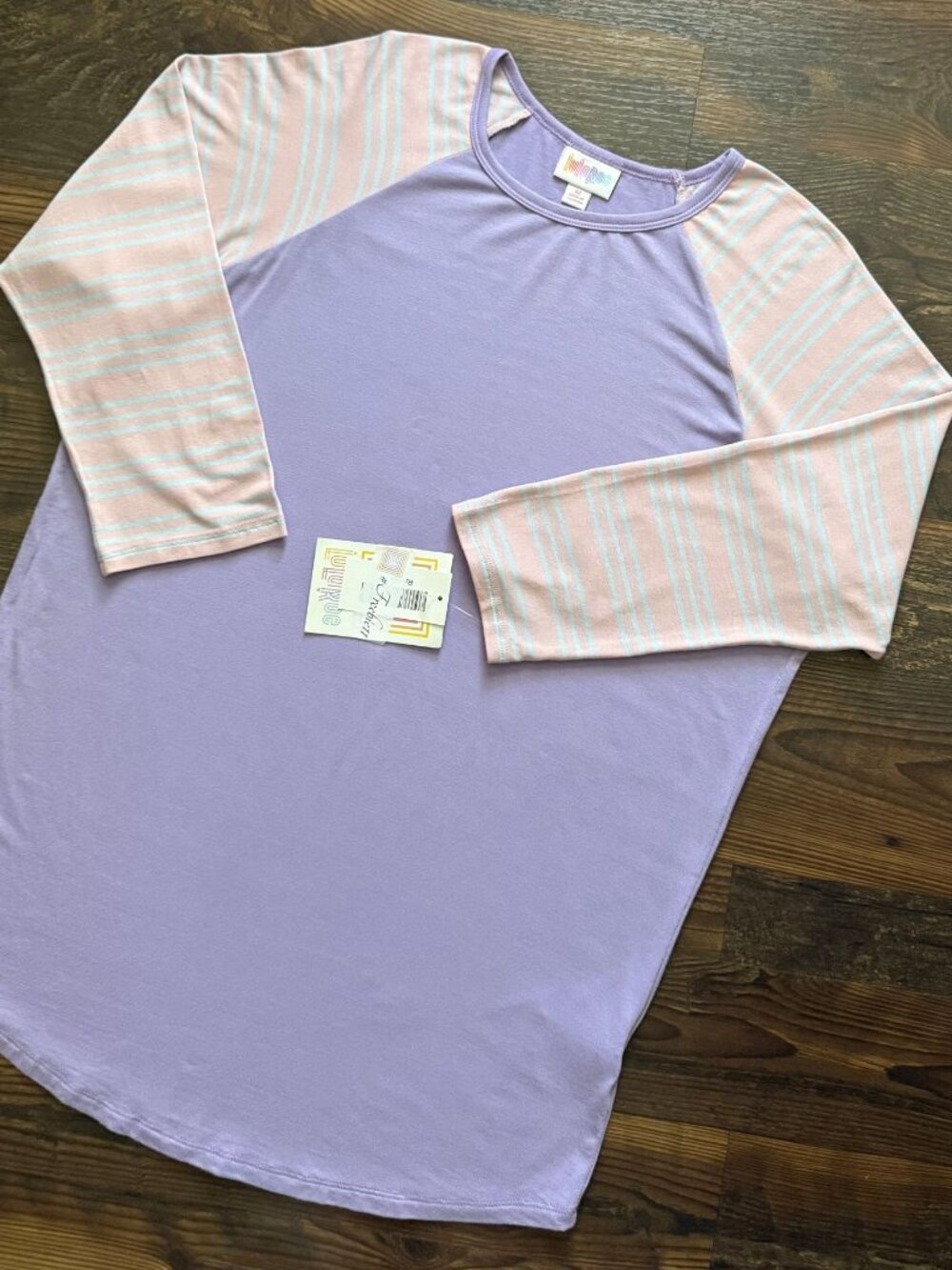 LulaRoe Randy Raglan Tee - NWT - Picture 4 of 8